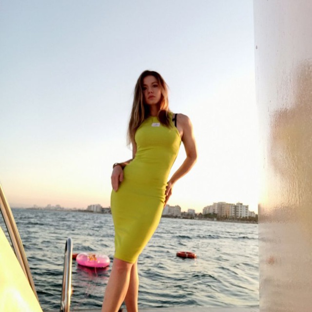 Julia @830347128