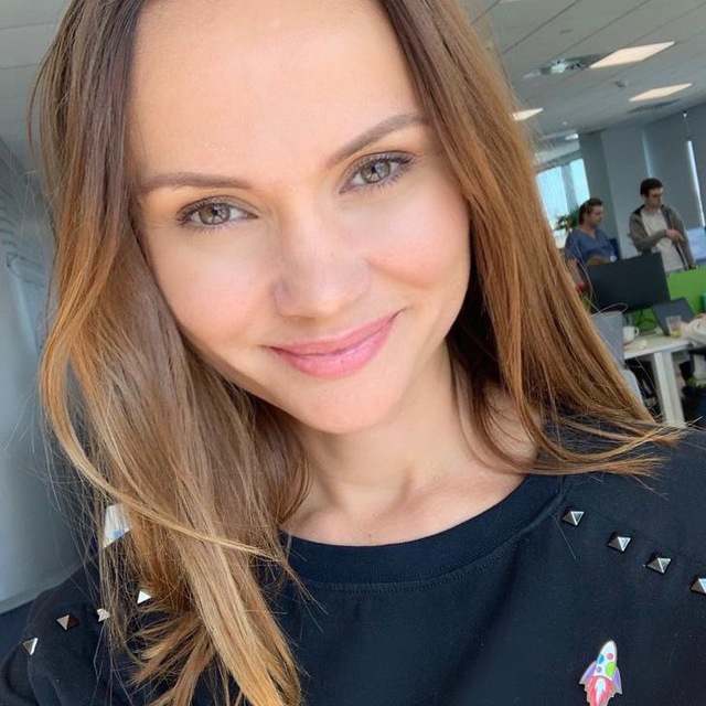 Hélène @Elena_Guyard
